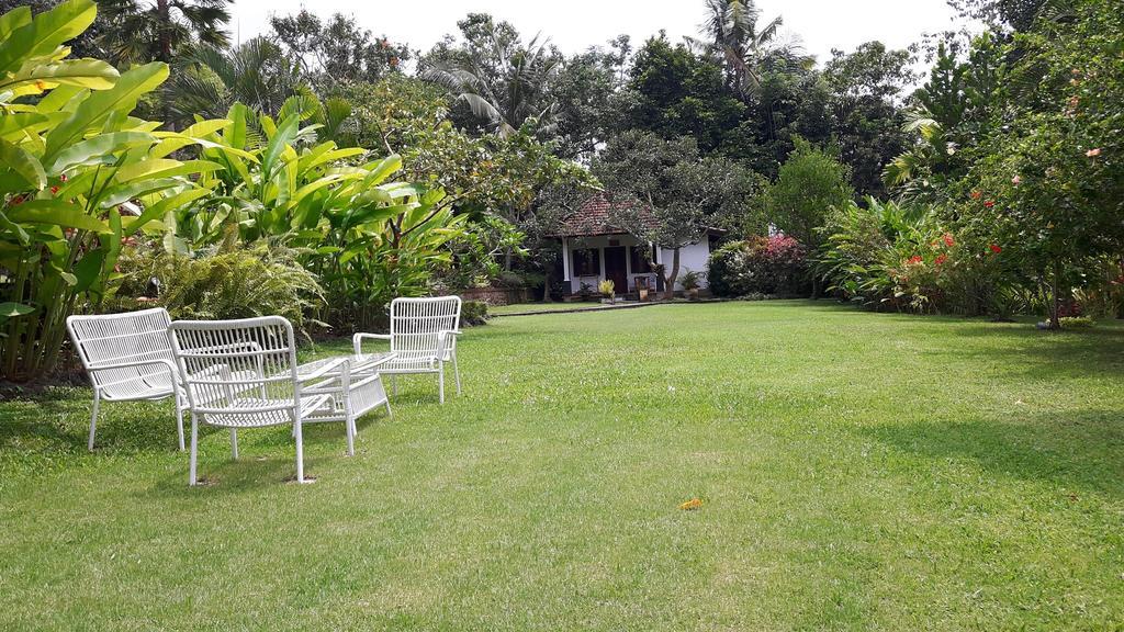 Bukit Asri Lodge Seraya Exterior photo